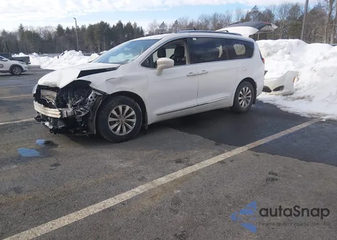 2019 Chrysler Pacifica Touring L z USA, uszkodzony, nr VIN 2C4RC1BG1KR628947